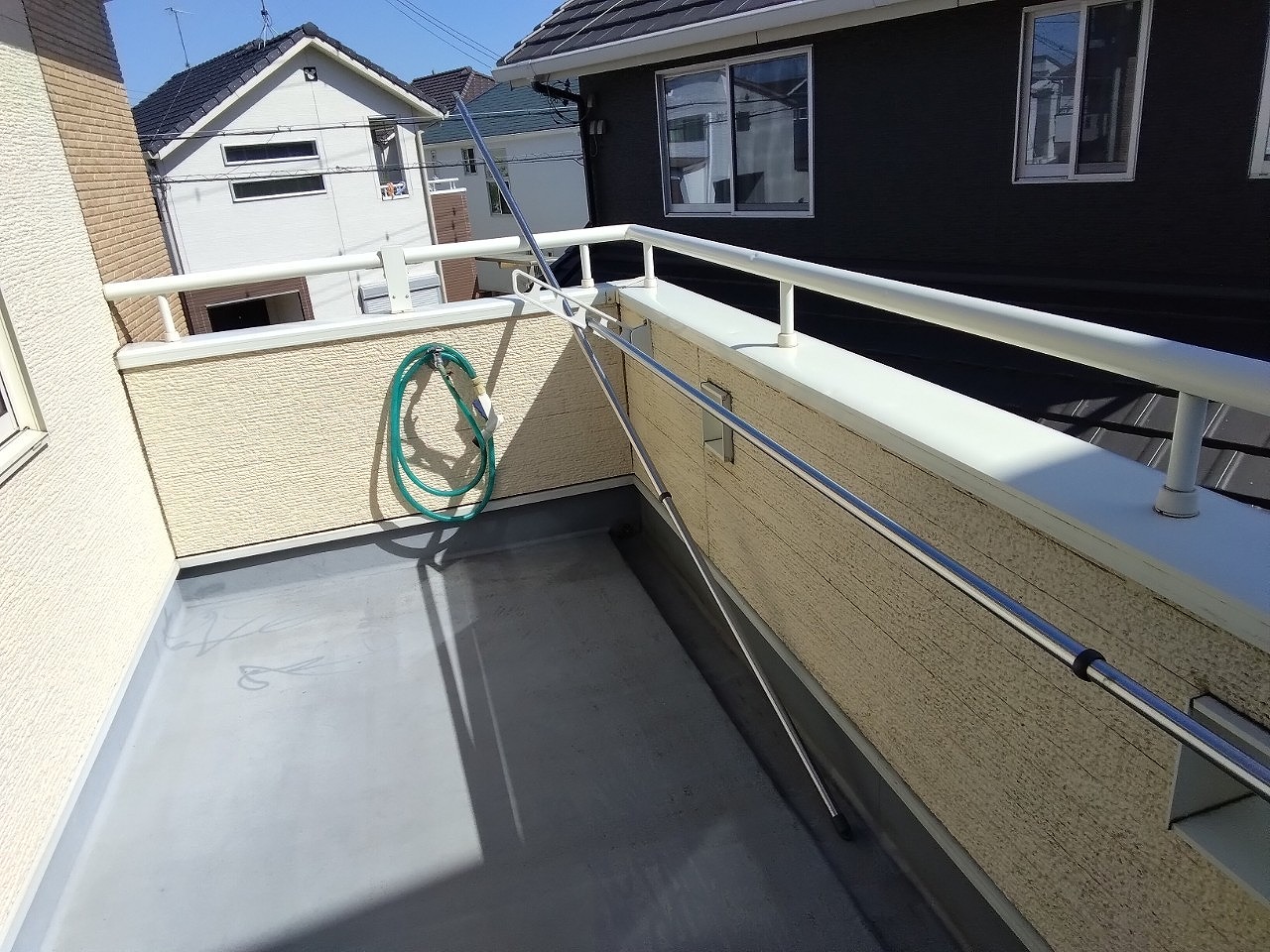 雹被害　ベランダ